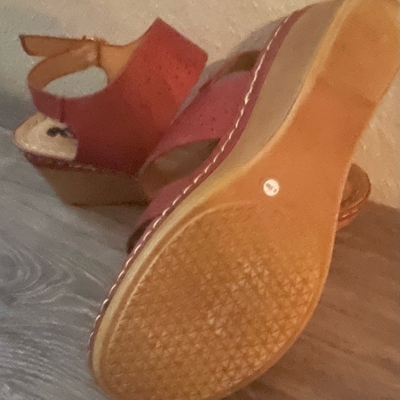 Red Sandals - Picture 3 of 4